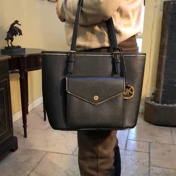 Michael Kors black purse - Picture 10 of 10